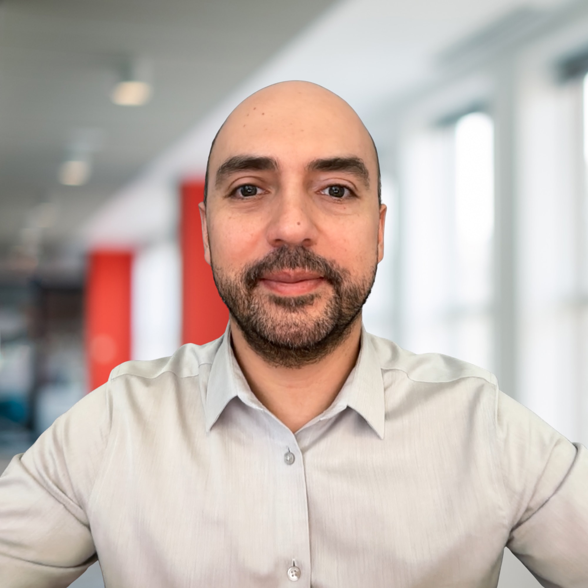 Headshot of Manuel Larenas