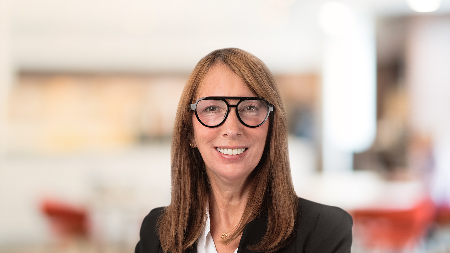Headshot of Amanda Howe