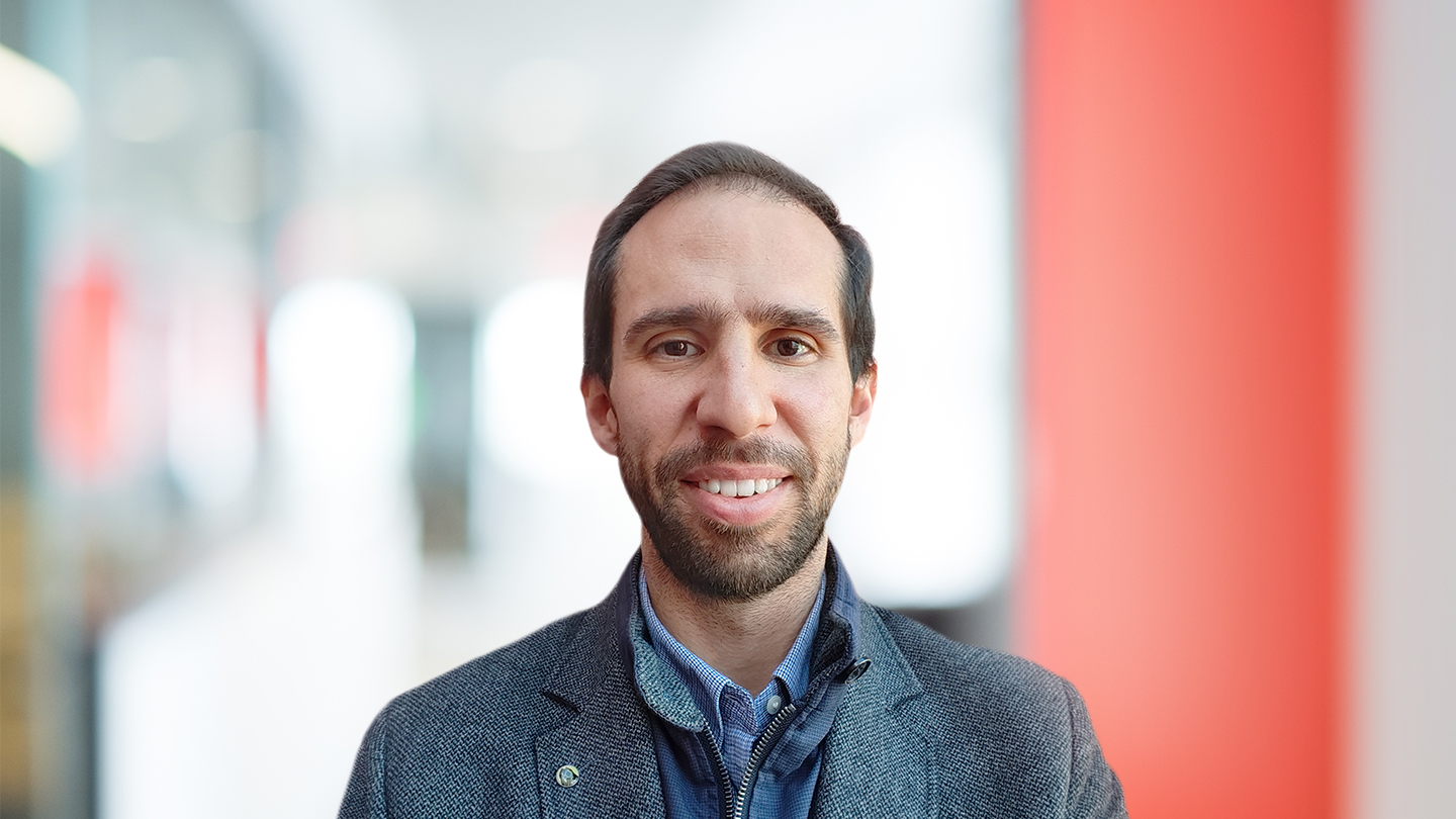 Headshot of Javier Di Deco