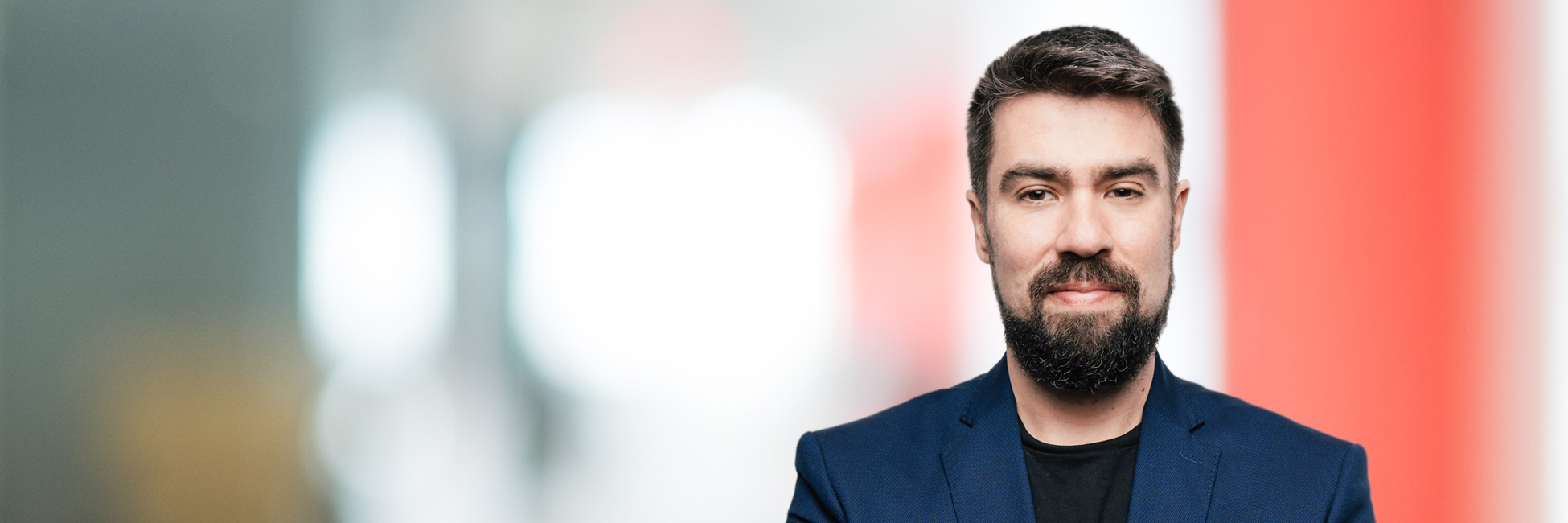 Headshot of Thiago Delfino