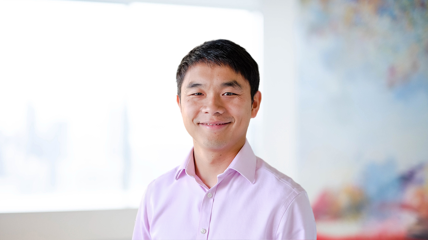 Headshot of Roger Zhu